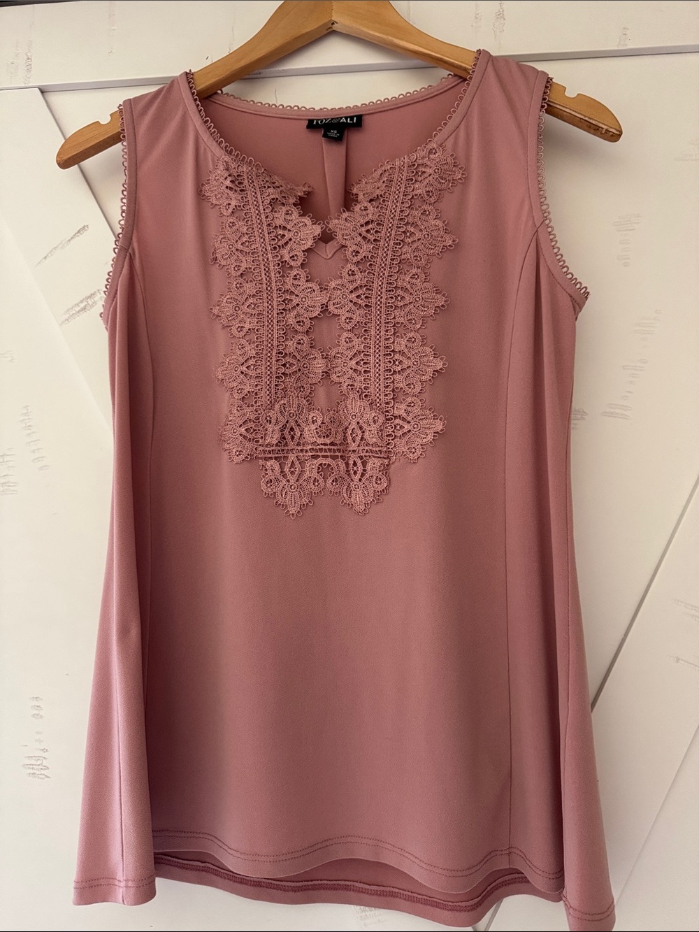 Roz & Ali Mauve Lace-Front Sleeveless Camisole